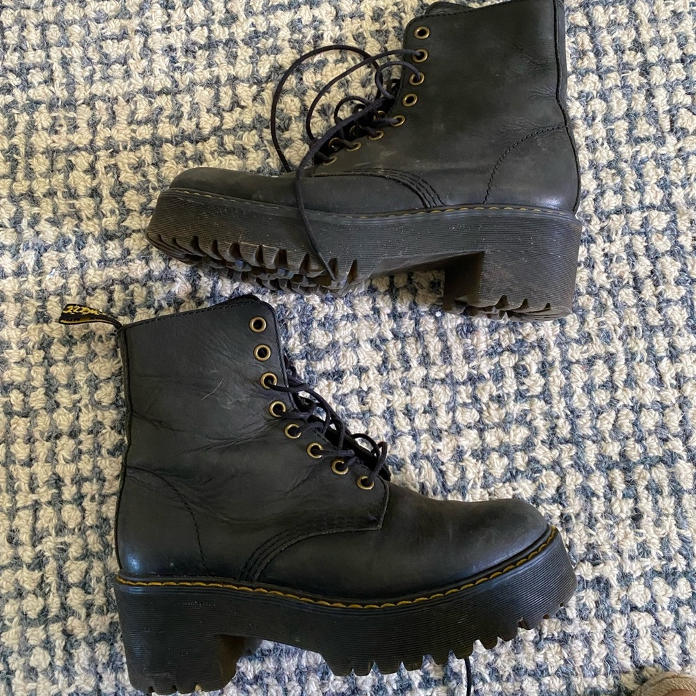 Black platform Matte Dr. Martens